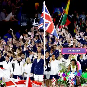 Flag bearer Andy Murray of Great Britain leads his team during the Opening Ceremony of the Rio 2016 Olympic Games at Maracana Stadium on August 5, 2016 in Rio de Janeiro, Brazil.