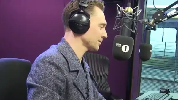 Tom hiddleston zoom a6097595 1b63 439a b3e4 37f0d0006235