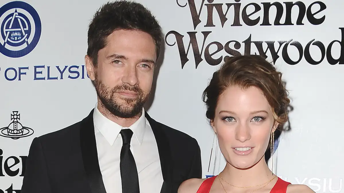 Topher Grace and Ashley Hinshaw