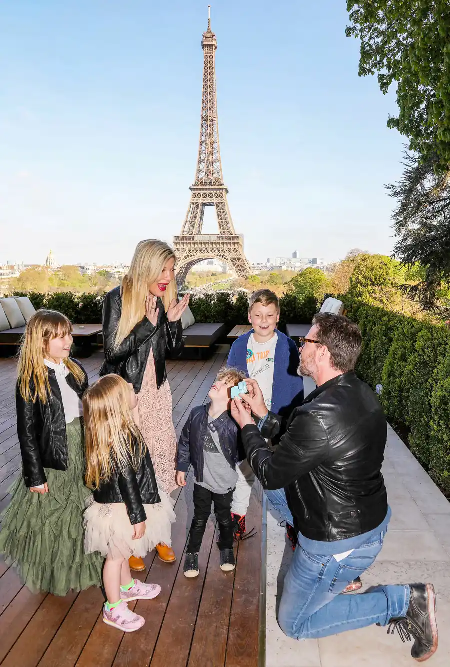 Tori Spelling Dean McDermott Liam Stella Hattie Finn Paris anniversary