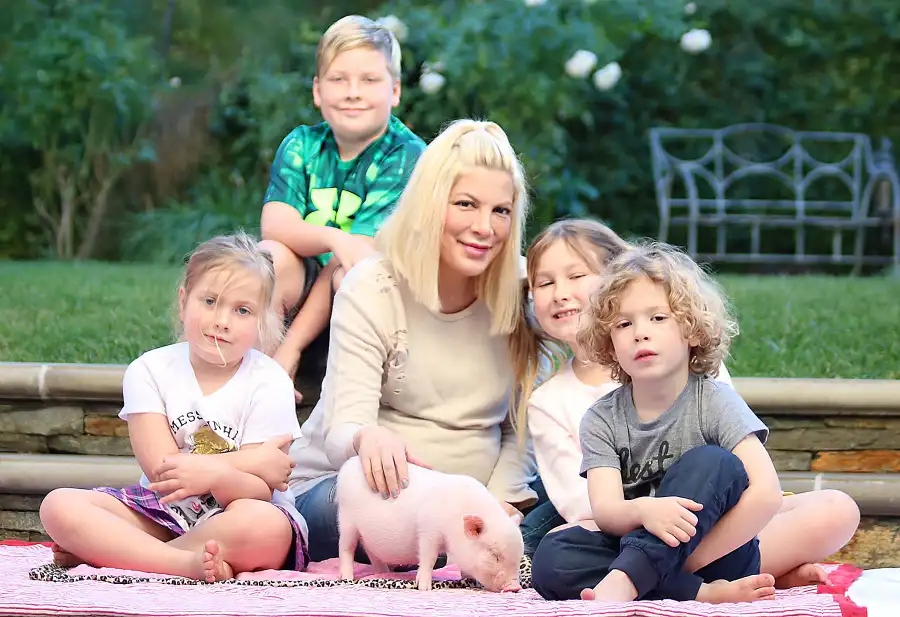 Tori Spelling Liam Stella Hattie Finn