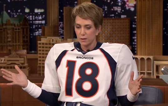 Kristin Wiig is Peyton Manning on The Tonight Show