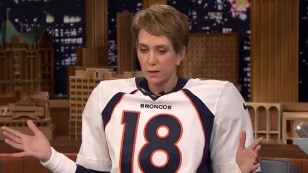 Kristin Wiig is Peyton Manning on The Tonight Show