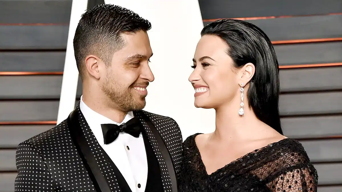 Wilmer Valderrama and Demi Lovato arrives at the 2016 Vanity Fair Oscar Party.